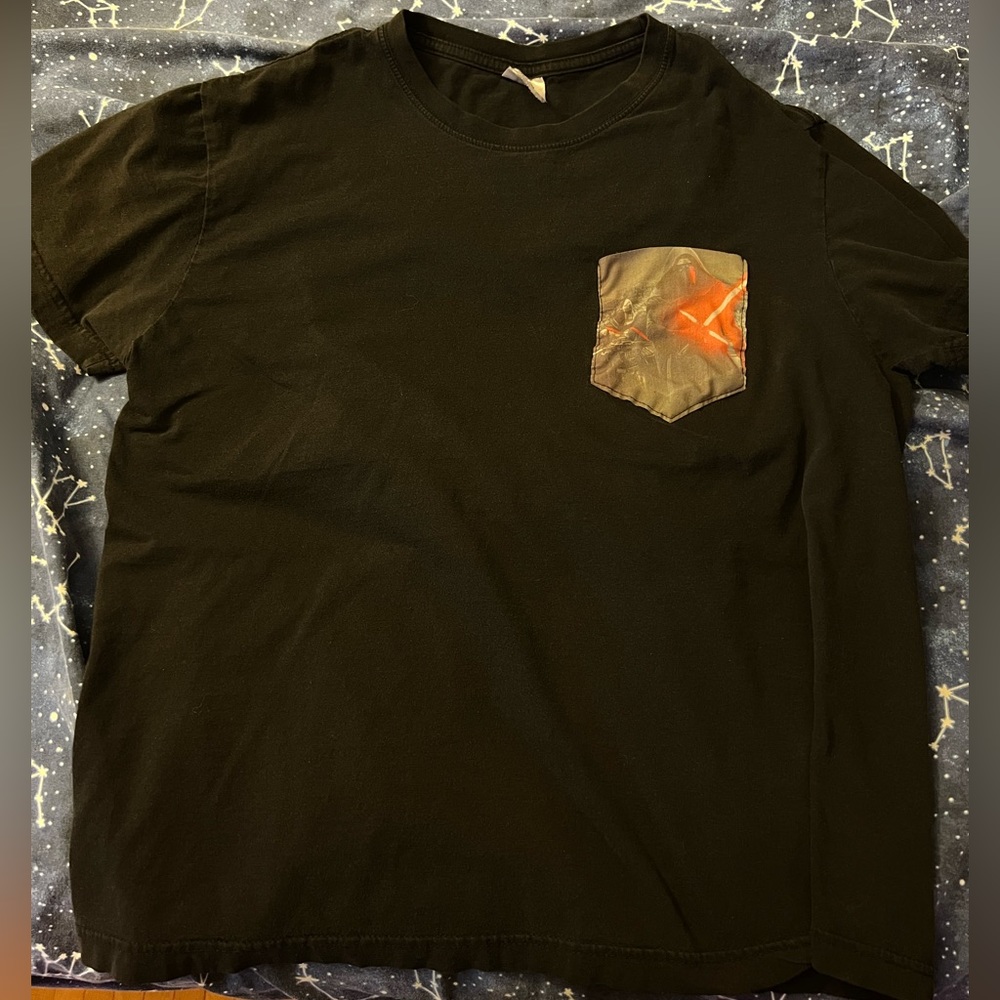💜 Black Star Wars Designed Pocket Tee